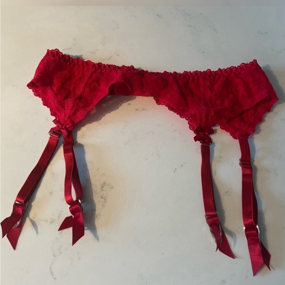 Hank Panky After Midnight red lace garter